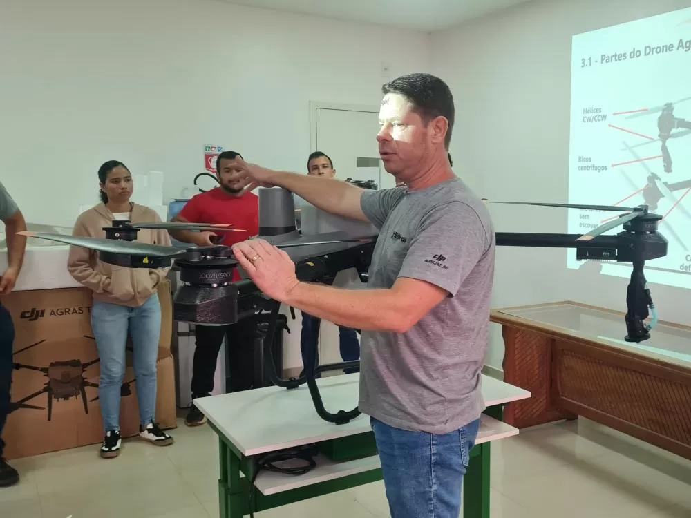 Iater promove curso de operação de drones agrícolas visando redução de custos na produção