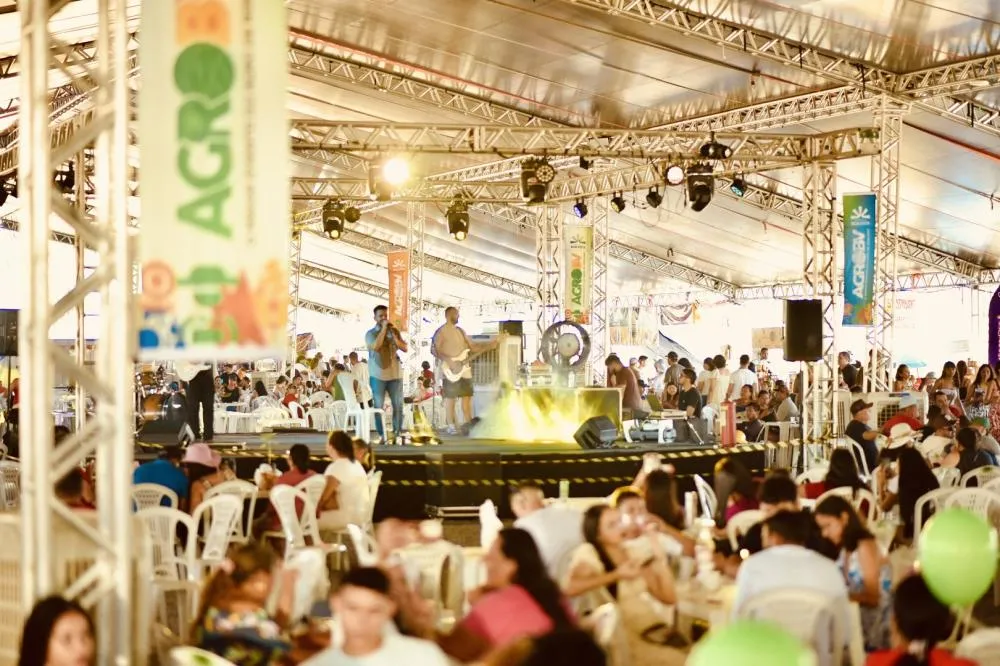 Artistas regionais sobem ao palco e animam público da AgroBV 2025