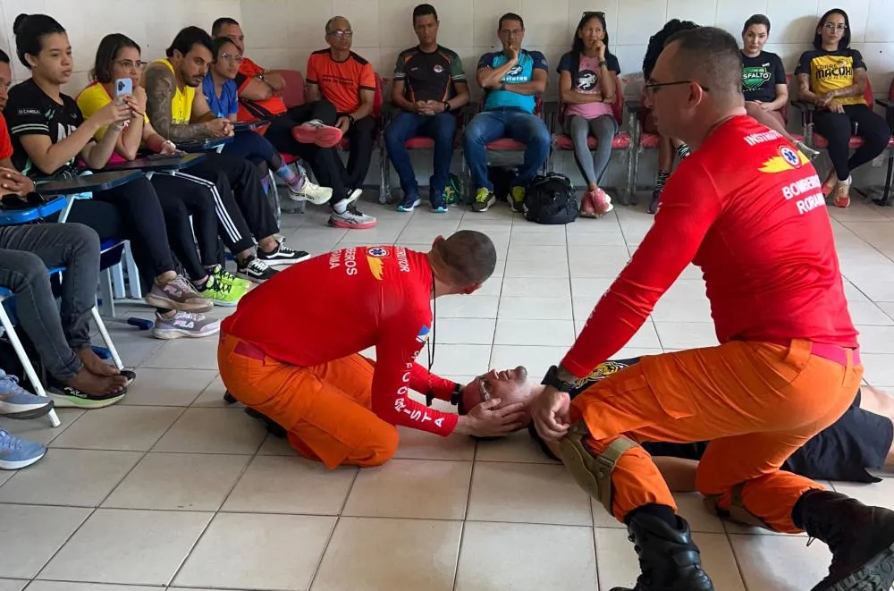 Corpo de Bombeiros ministra treinamento para grupos de corredores de rua