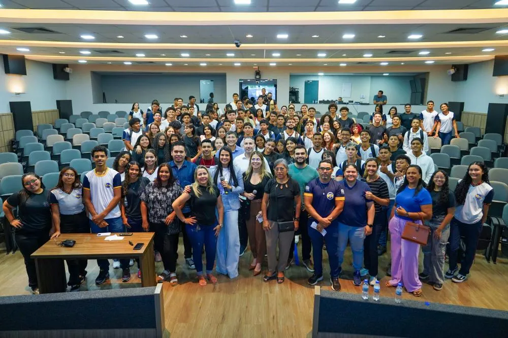 Estudantes participam de teste vocacional e recebem orientação sobre carreira