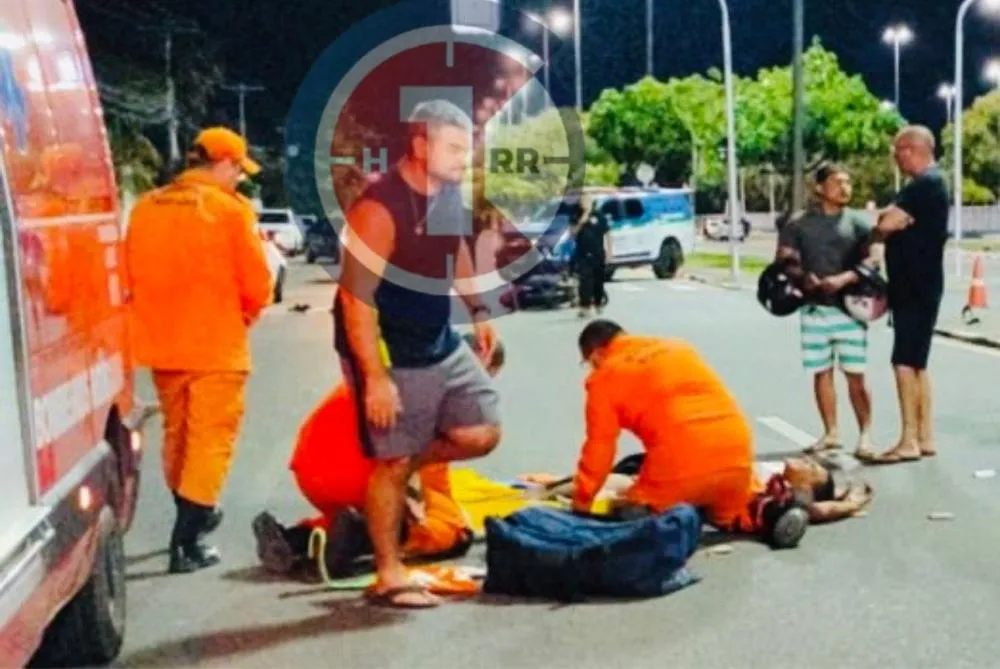 Motociclista tem pé destroçada e fratura de fêmur em colisão brutal com carro