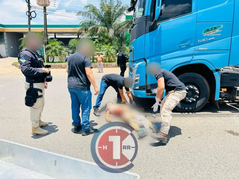 Batida entre Carreta e Moto deixa Passageiro Morto com fratura exposta