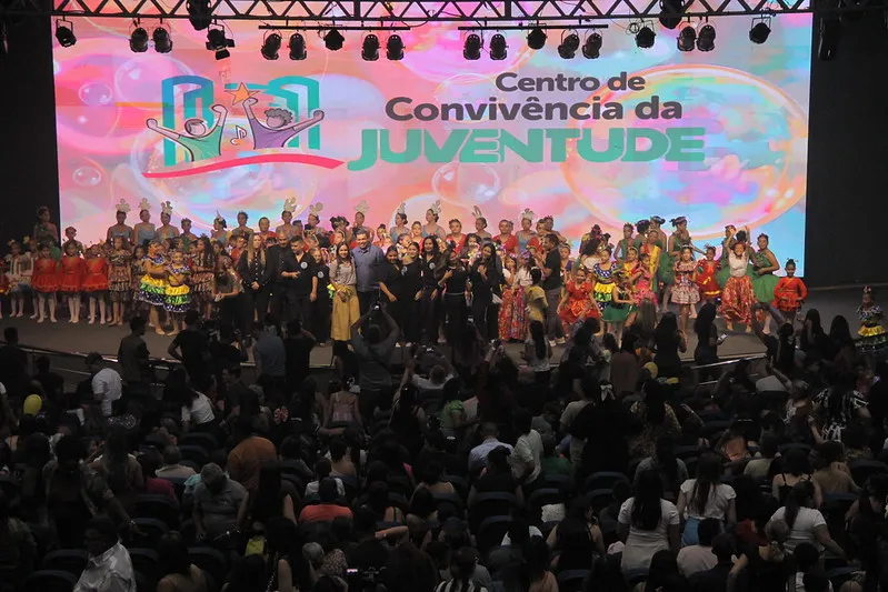 Espetáculo “O Voo da Bailarina” emociona famílias no CAF da UFRR Evento celebrou dedicação e sonhos de quase 300 meninas atendidas pelo CCJuv da ALERR, mostrando talento, disciplina e união