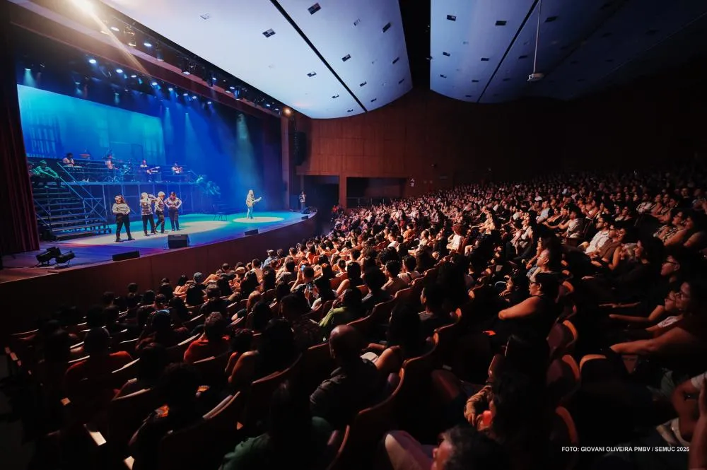 Com sessões esgotadas, espetáculo sobre Rita Lee reúne mais de 3 mil pessoas no Teatro Municipal
