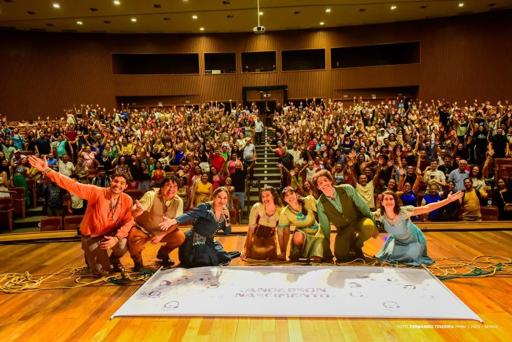 Sucesso de público, “Cordel do Amor sem Fim” emociona 4ª noite de espetáculos no Teatro Municipal