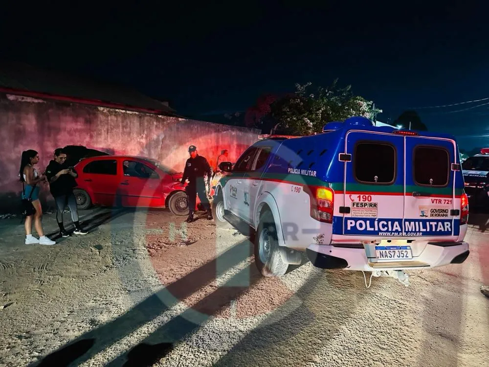 Fuga em Motocicleta no Pintolândia Provoca Acidente com Viatura da PM