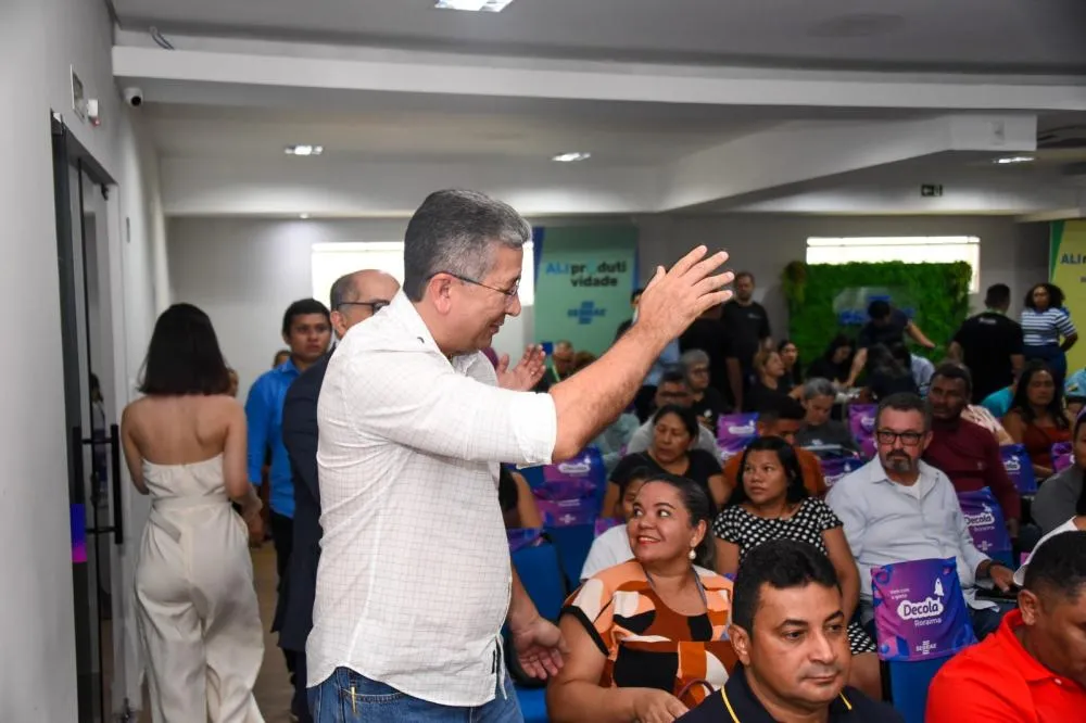 Governo de Roraima entrega R$ 600 mil em microcrédito para 70 empreendedores