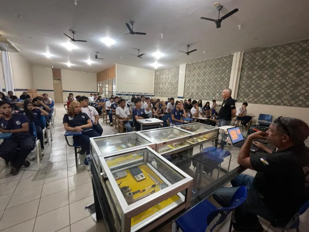 Polícia Civil realiza palestra de prevenção ao uso de drogas na Escola Estadual Gonçalves Dias