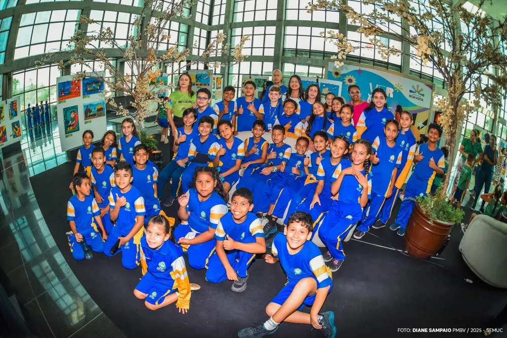 Exposição de arte encanta alunos de Boa Vista no Teatro Municipal