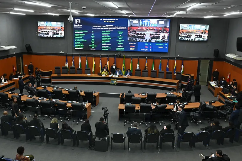 Assembleia Legislativa aprova propostas que concedem títulos e comendas a profissionais civis e militares