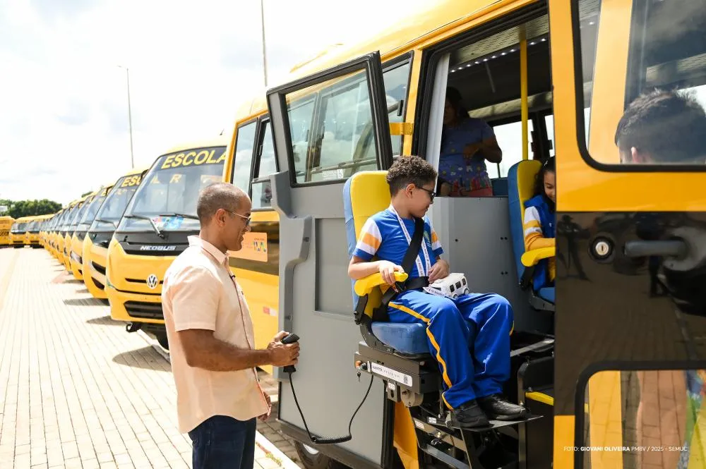 Boa Vista amplia frota escolar com a chegada de novos ônibus