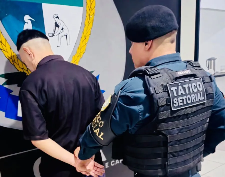 Polícia Militar Prende Homem por Descumprimento de Medida Cautelar Após Reconhecimento por Câmera de Viatura