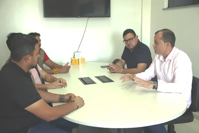 Governo de Roraima firma parceria com a Funai para atender escolas da Terra Yanomami