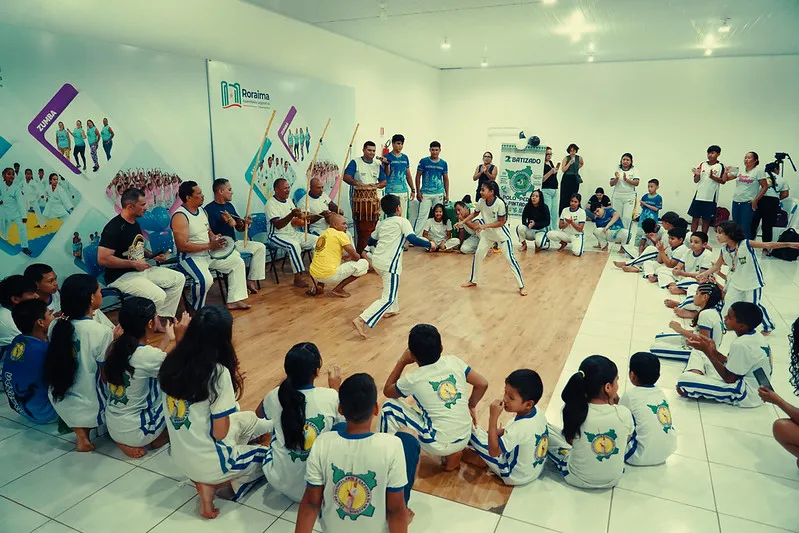 Alunos de capoeira do Polo Pedra Pintada participam de cerimônia de troca de cordas