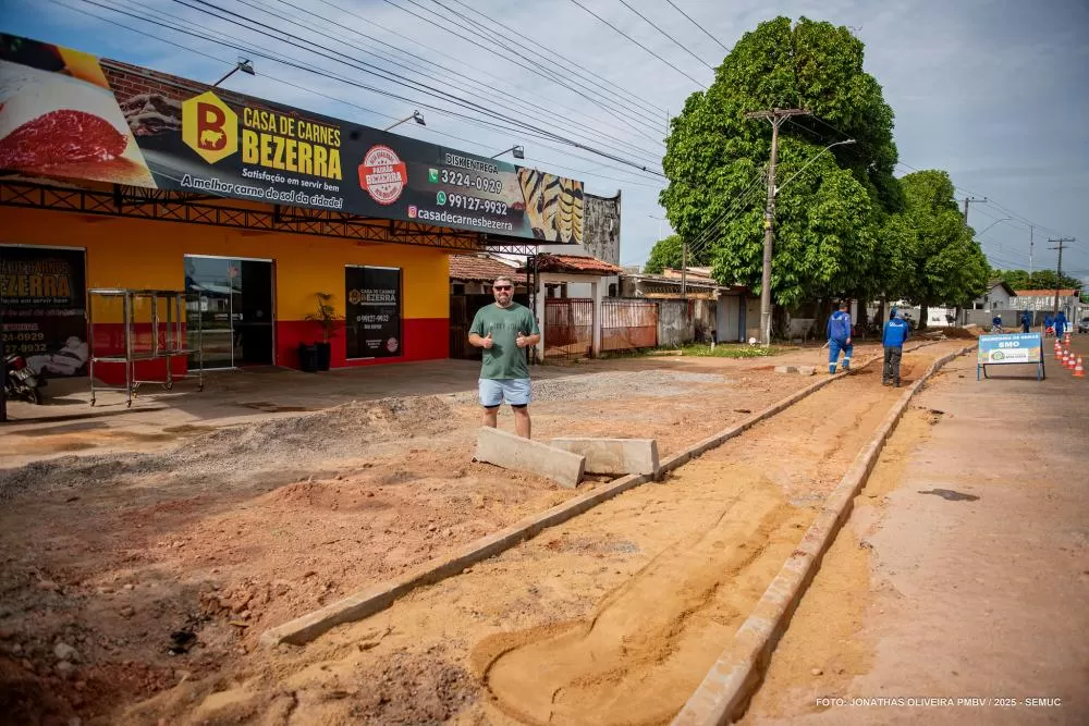 Prefeitura avança com construção de calçadas e meio-fio no bairro Paraviana