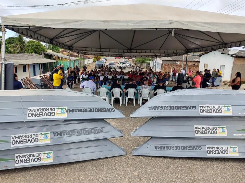 Pescadores de São Luiz do Anauá recebem barcos e reforço para produção