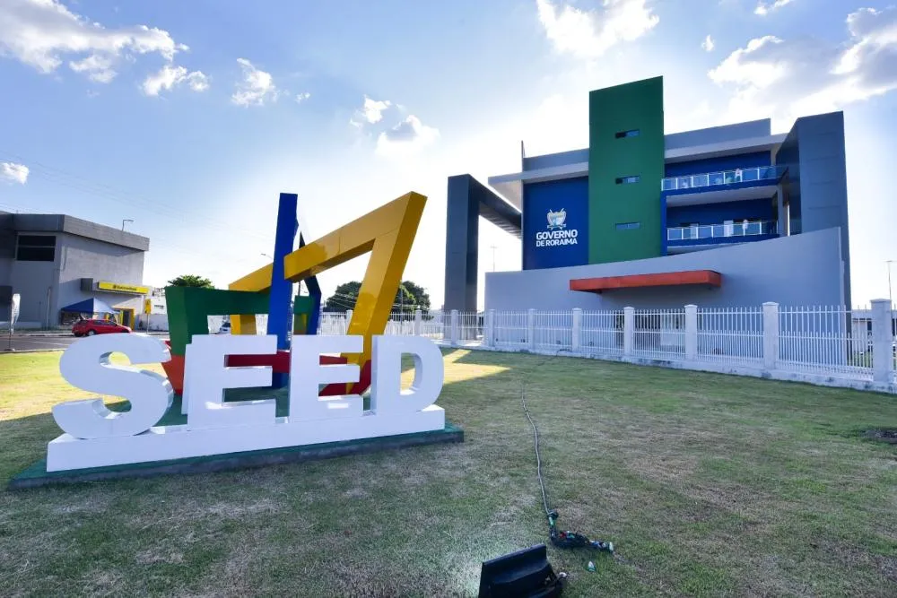 Governador anuncia pagamento do abono pecuniário de R$ 3 mil para profissionais da Educação
