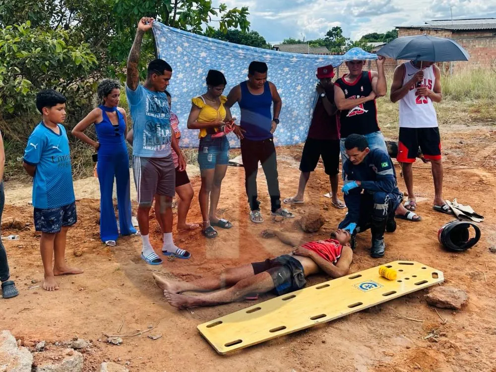 Embriaguez ao Volante: Motociclista Perde Controle, Destrói Moto e Fica Ferido