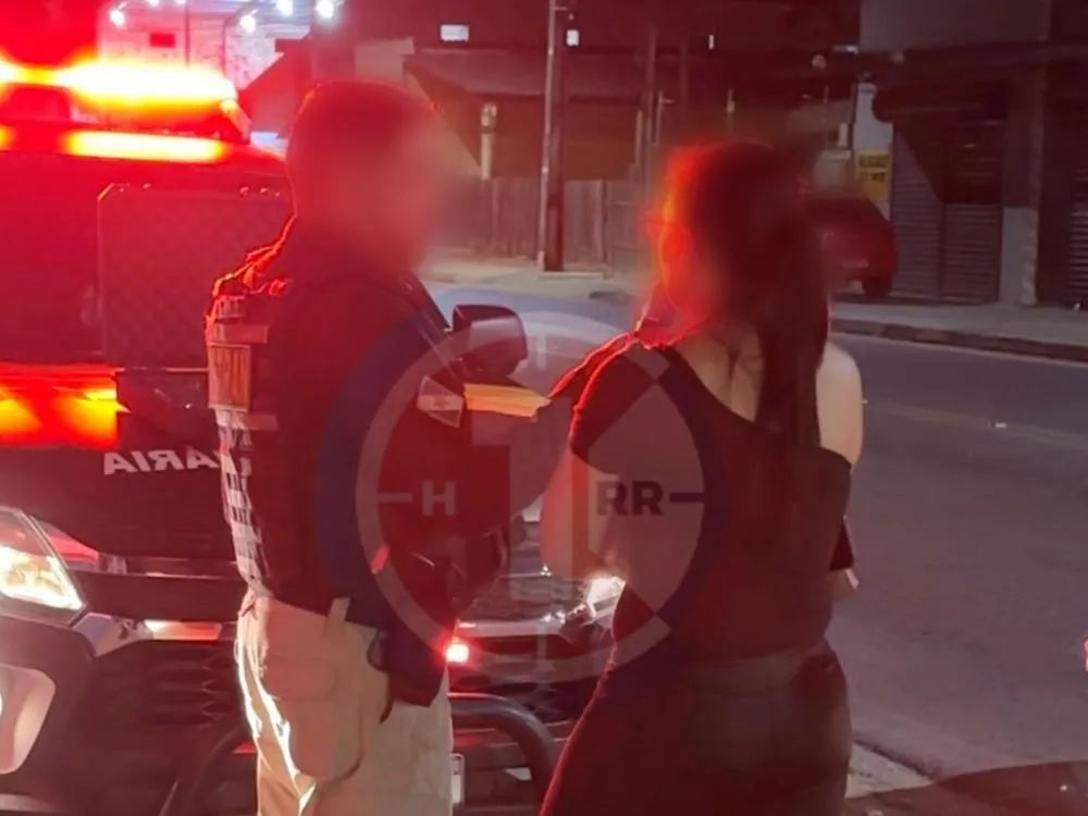 Enfermeira bate na traseira de moto e só retorna duas quadras depois