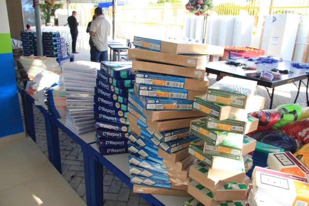 Governo inicia entrega de mobiliários e materiais para escolas em tempo integral e unidades da rede estadual