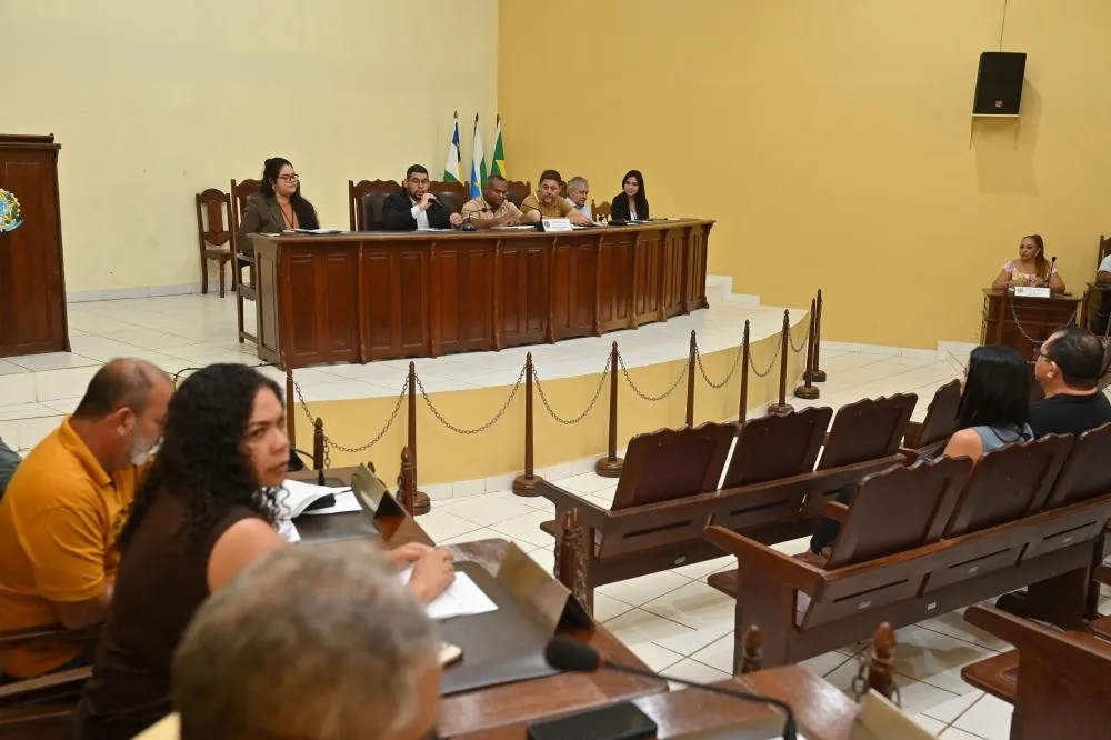 Caracaraí recebe minuta para atualização da Lei Orgânica