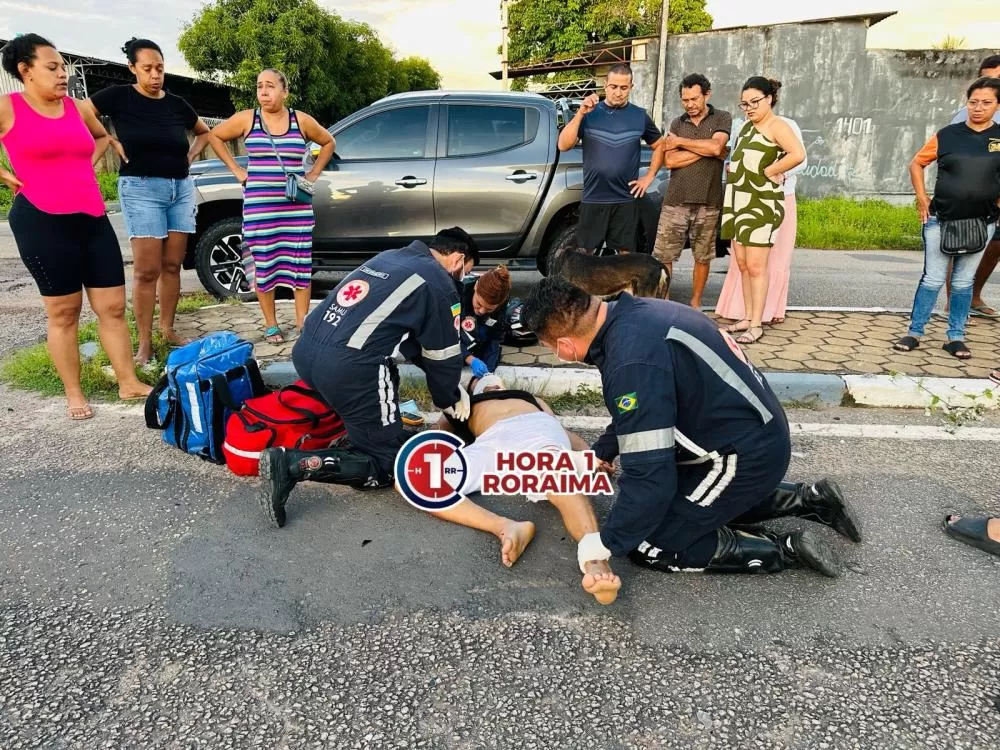 Motociclista fica entubado após invadir preferencial no bairro Aparecida 