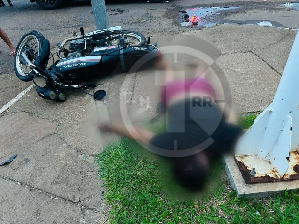 Homem é morto com tiro na cabeça enquanto estava parado em cruzamento na manhã deste domingo