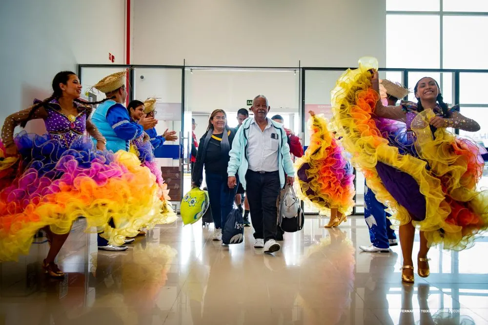 Passageiros são recepcionados em clima de arraial no Aeroporto Internacional de Boa Vista