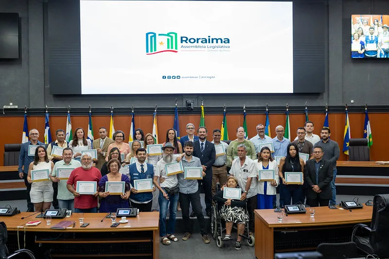ALERR homenageia servidores e ex-servidores do IBGE com a comenda Orgulho de Roraima