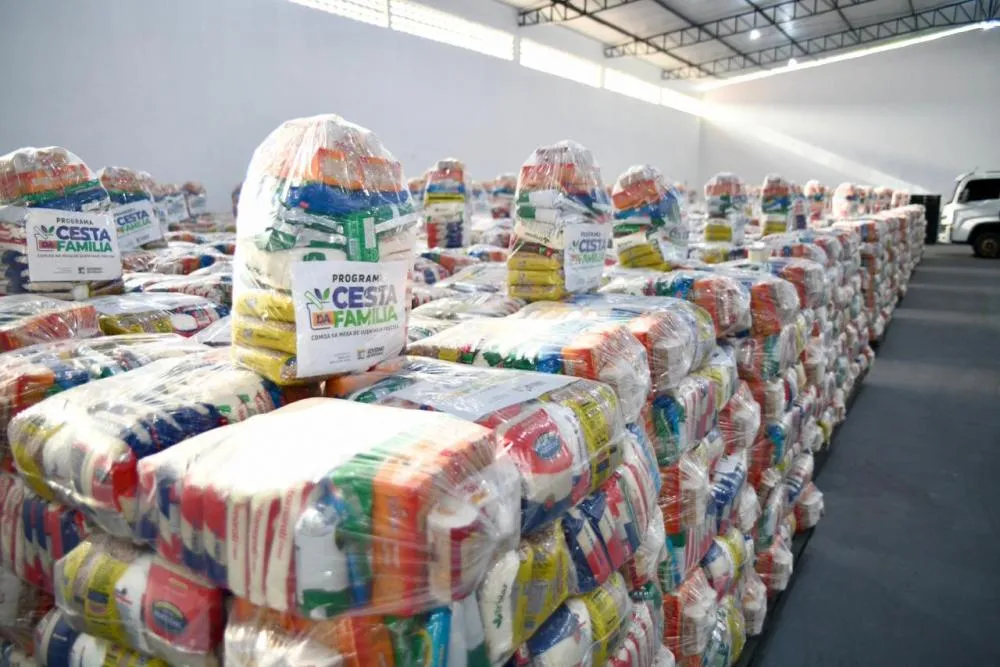 Governo inicia entrega do Programa Cesta da Família na casa dos beneficiários