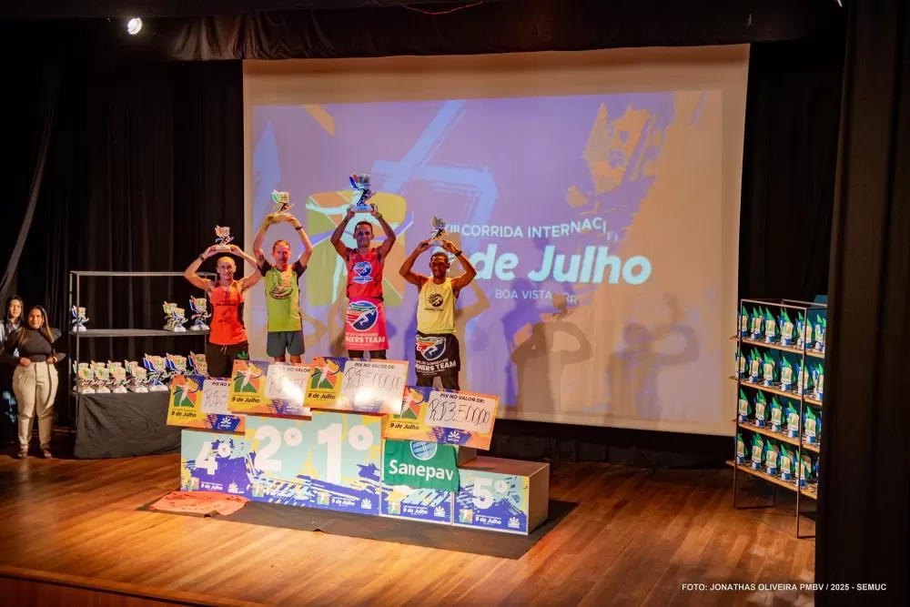 Vencedores da Corrida 9 de Julho recebem premiação no Teatro Municipal