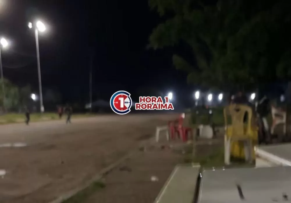 Carro é atingido por tiros após motorista fugir de bloqueio policial em Boa Vista