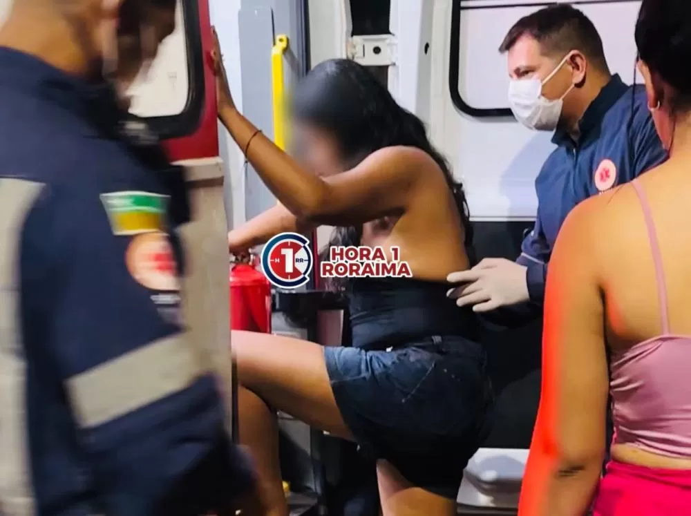 Motorista embriagada colide contra poste após fazer ziguezague no Santa Tereza