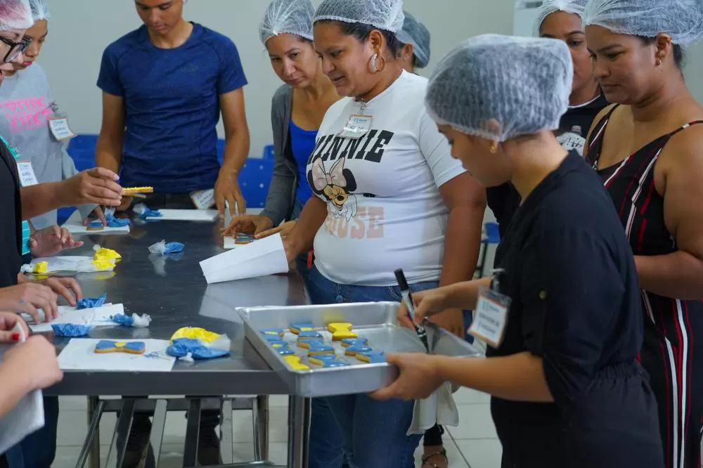 Escolegis oferece curso de biscoitos decorados com foco no Dia dos Pais e incentivo ao empreendedorismo