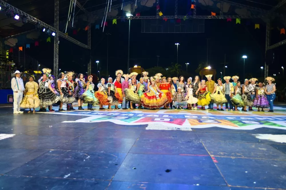 Apresentação da terceira idade da Setrabes traz brilho à segunda noite de arraial
