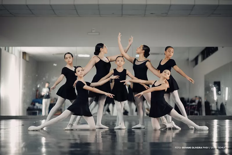 Alunos da Escola de Balé do Teatro Municipal participam da 42ª edição do Festival de Dança de Joinville 